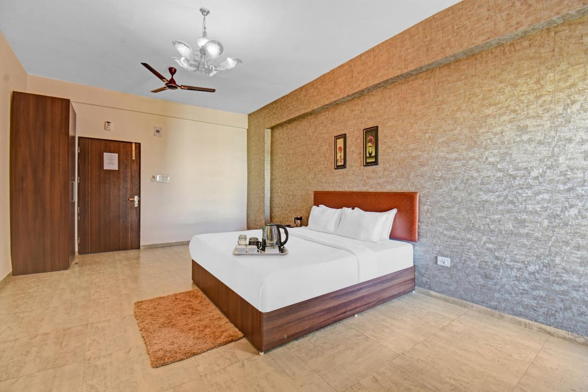 Townhouse Classio Suites Shirdi Eksteriør bilde