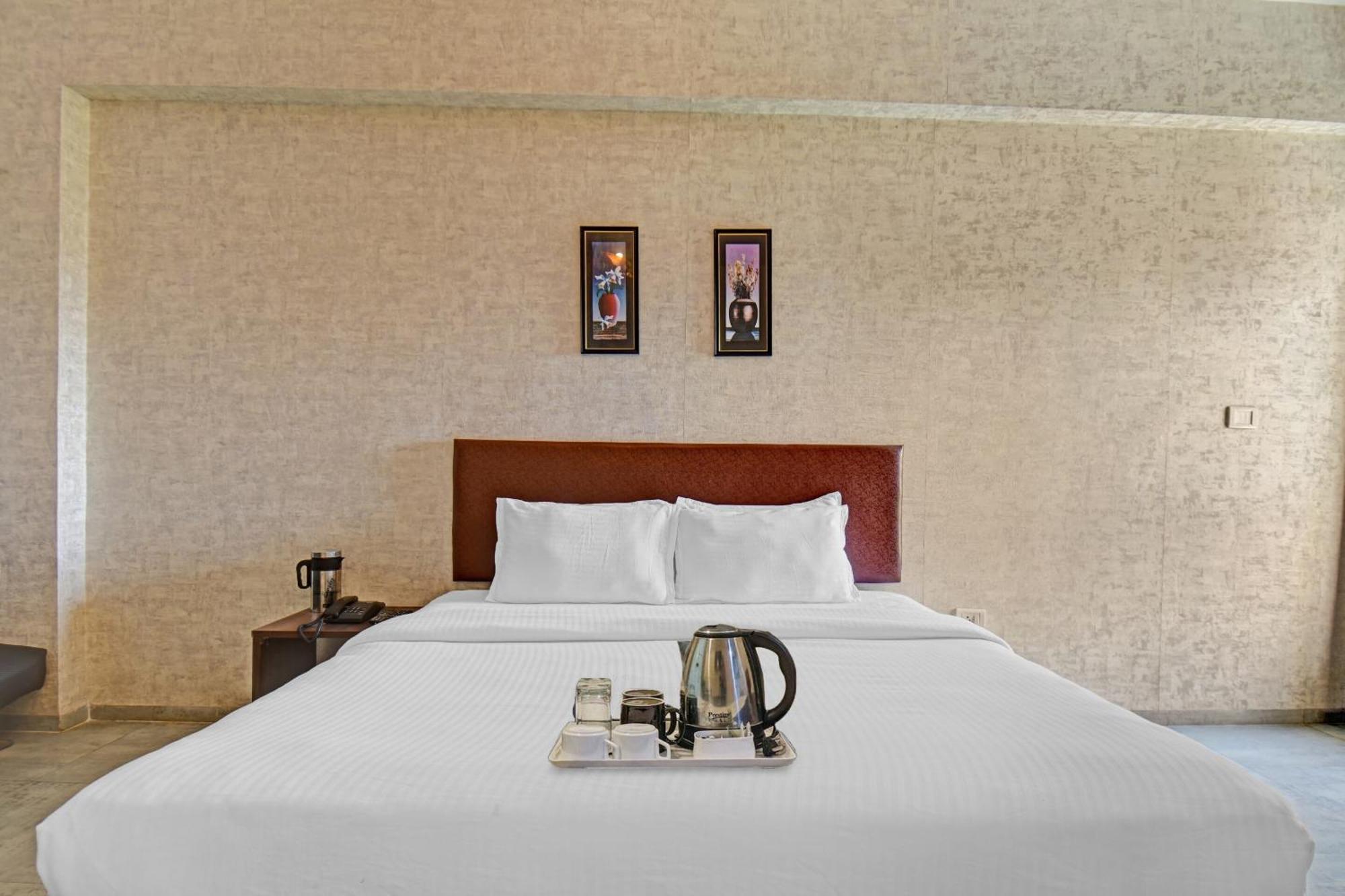 Townhouse Classio Suites Shirdi Eksteriør bilde