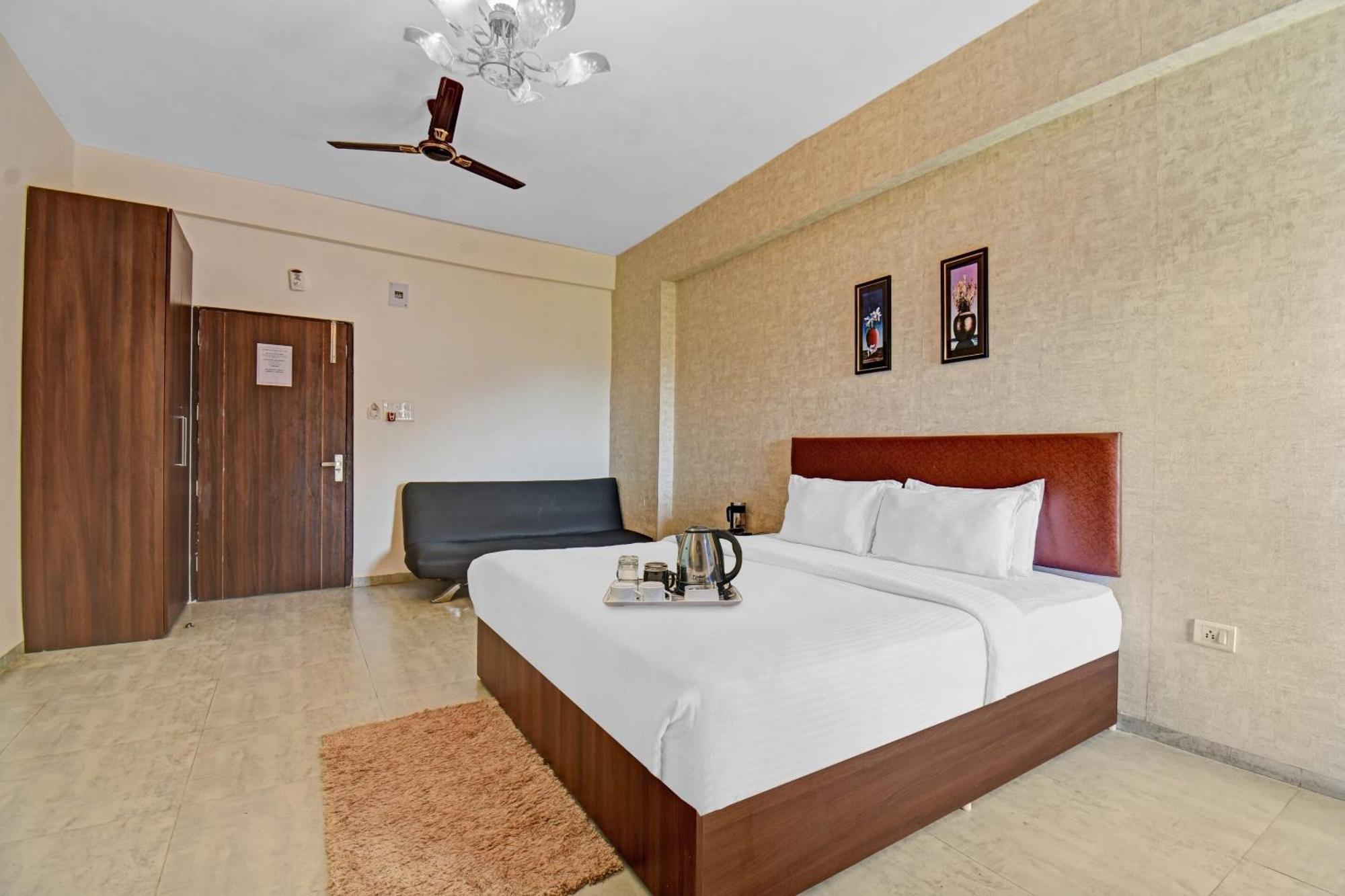 Townhouse Classio Suites Shirdi Eksteriør bilde