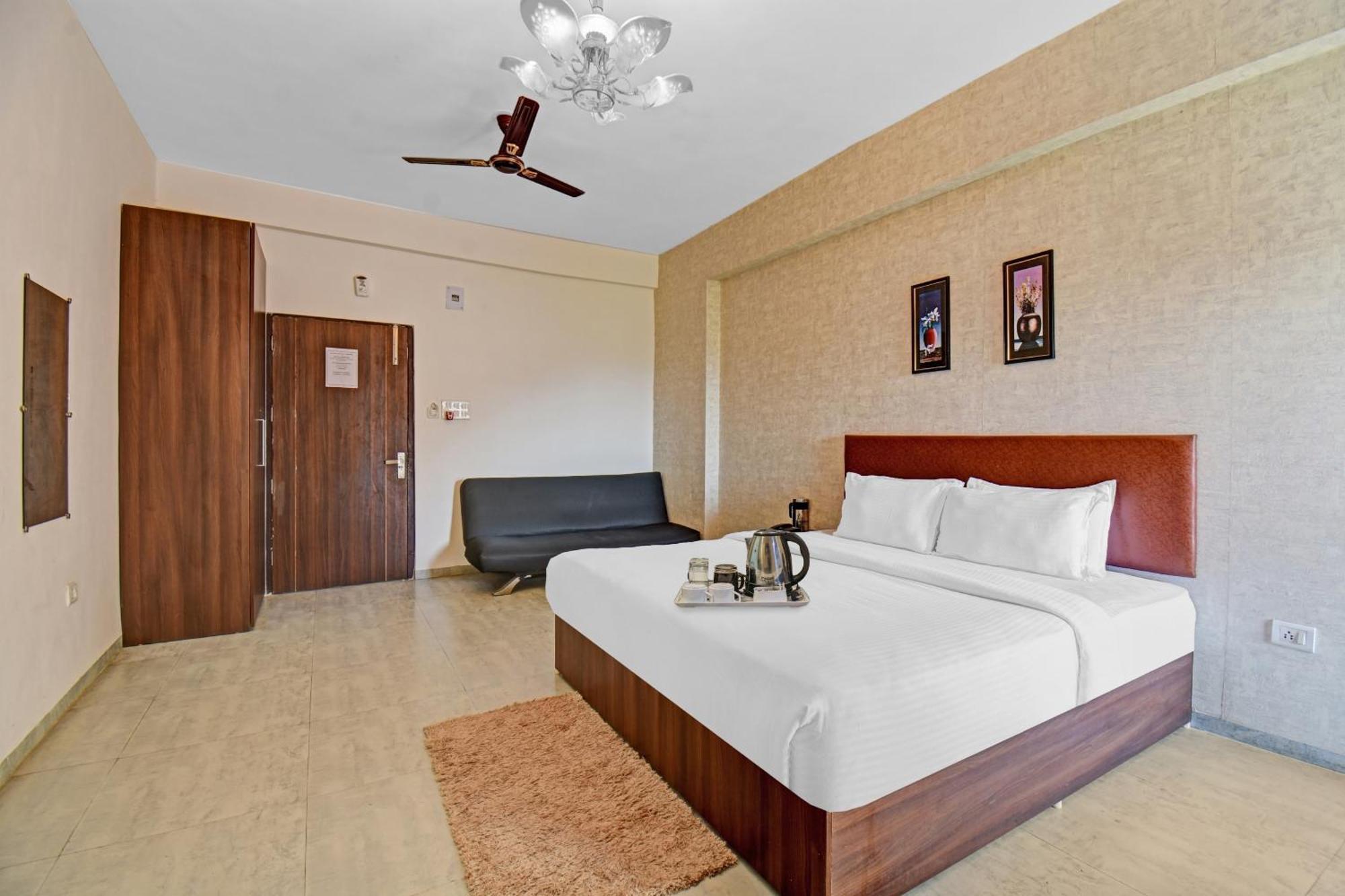 Townhouse Classio Suites Shirdi Eksteriør bilde